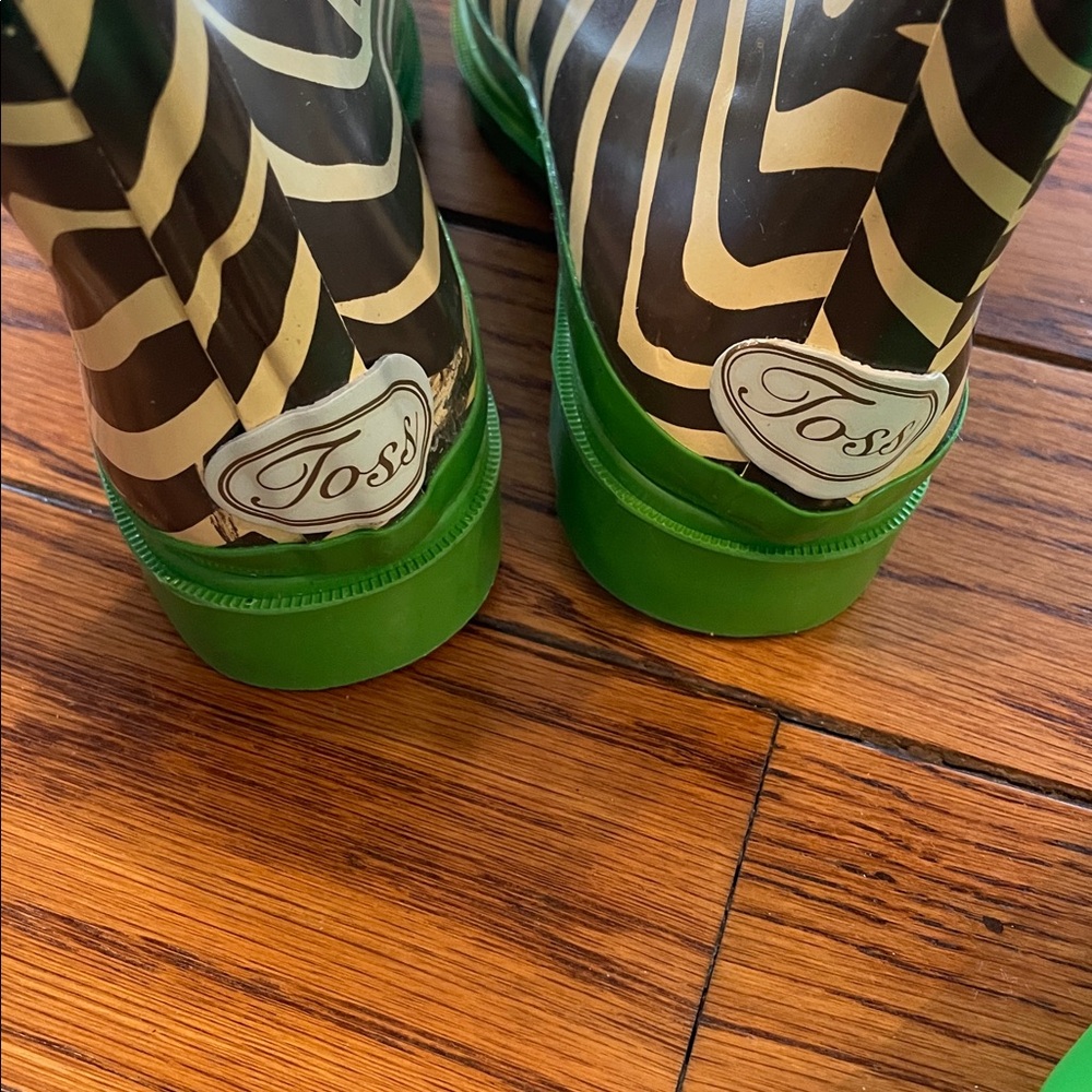 Zebra Print Rain Boots with Green Soles - Picture 6 of 6